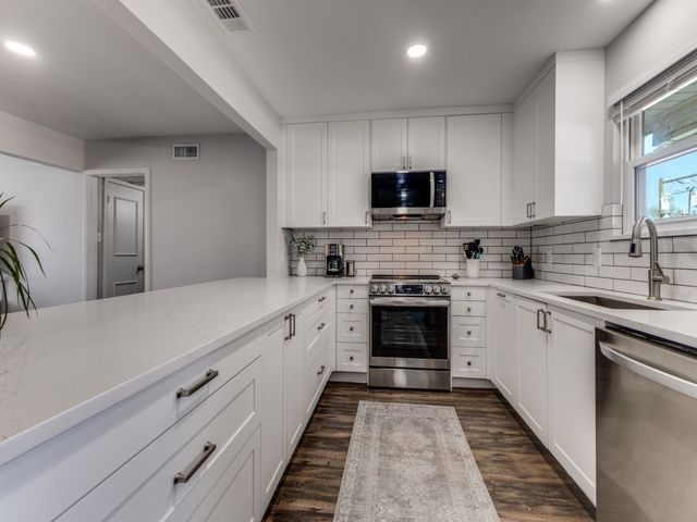 6037 Sandhurst Lane C, Dallas, TX 75206