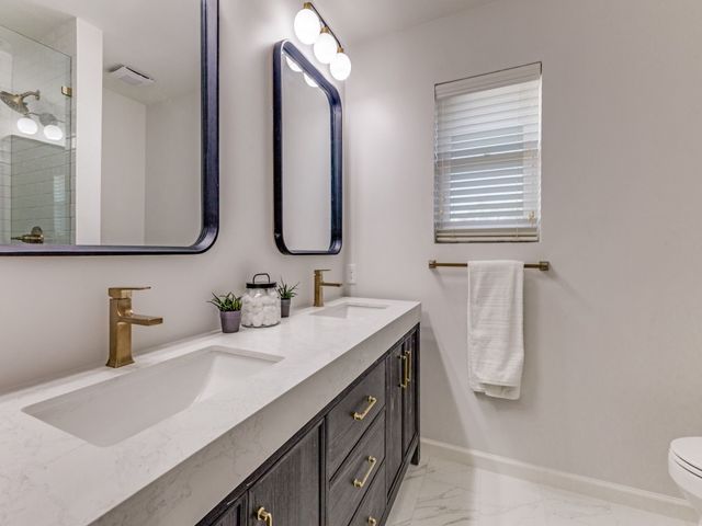 6037 Sandhurst Lane C, Dallas, TX 75206