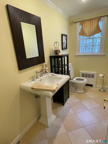 9 Michael Drive, Canton, CT 06019
