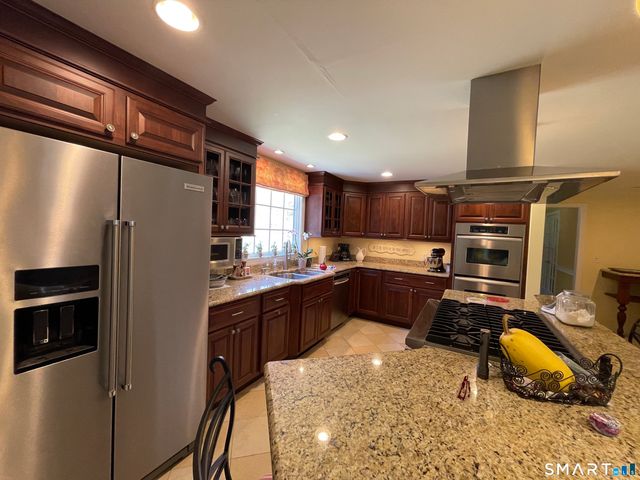 9 Michael Drive, Canton, CT 06019