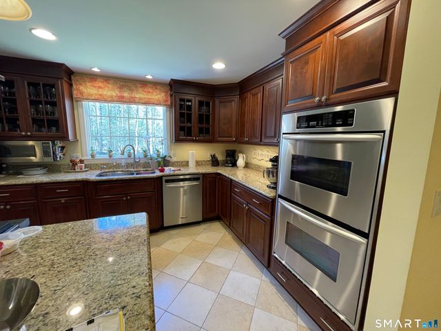 9 Michael Drive, Canton, CT 06019