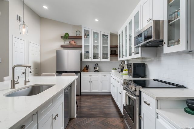 16930 Summer Creek Dr, San Antonio, TX 78248