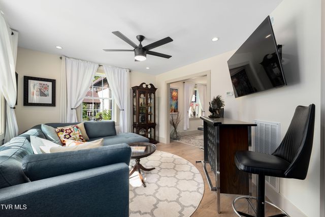 438 West Sullivan Street, Kingsport, TN 37660