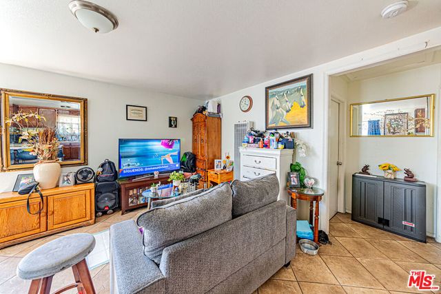 223 E 55th Street, Los Angeles, CA 90011