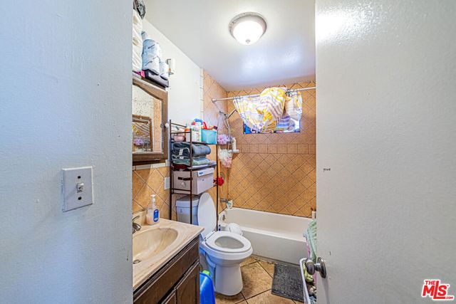 223 E 55th Street, Los Angeles, CA 90011