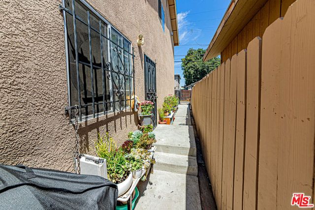 223 E 55th Street, Los Angeles, CA 90011