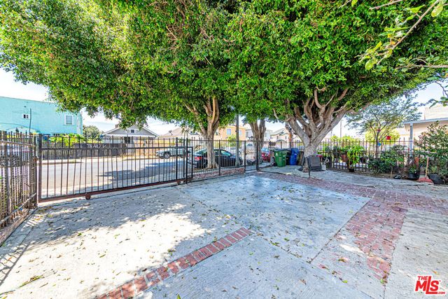 223 E 55th Street, Los Angeles, CA 90011