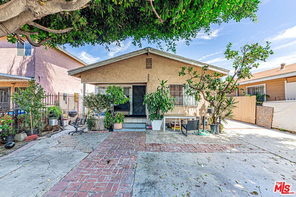 223 E 55th Street, Los Angeles, CA 90011