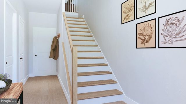 215 HALLIFORD TER NE, Leesburg, VA 20176