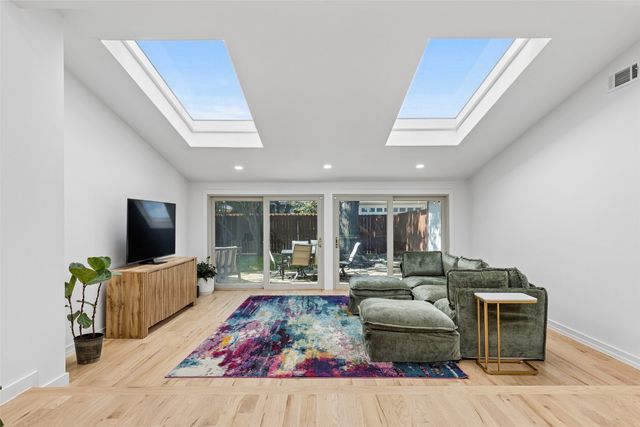 6306 Glennox Lane, Dallas, TX 75214