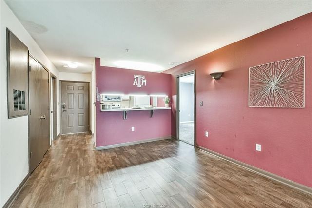 529 Southwest Parkway 203, College Station, TX 77840