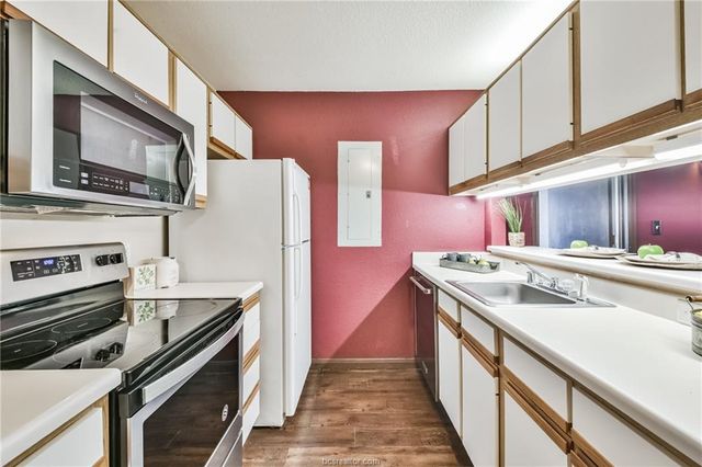 529 Southwest Parkway 203, College Station, TX 77840
