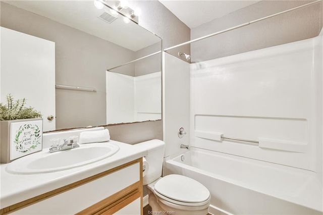 529 Southwest Parkway 203, College Station, TX 77840