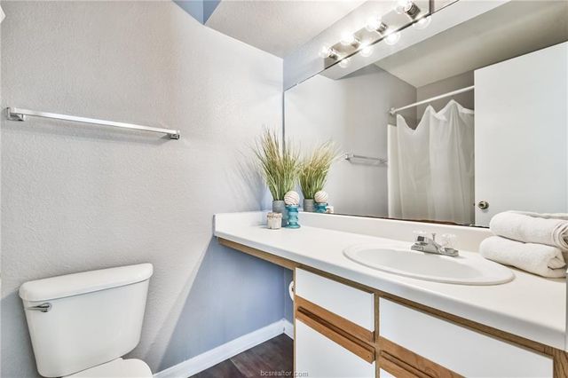 529 Southwest Parkway 203, College Station, TX 77840