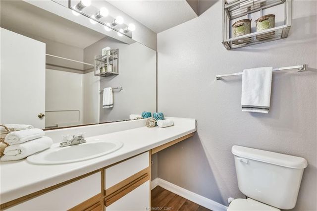 529 Southwest Parkway 203, College Station, TX 77840