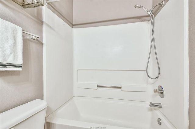 529 Southwest Parkway 203, College Station, TX 77840