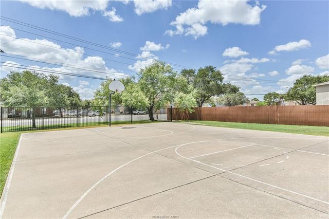 529 Southwest Parkway 203, College Station, TX 77840
