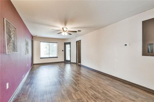 529 Southwest Parkway 203, College Station, TX 77840