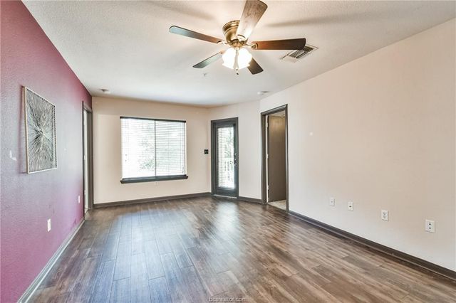 529 Southwest Parkway 203, College Station, TX 77840