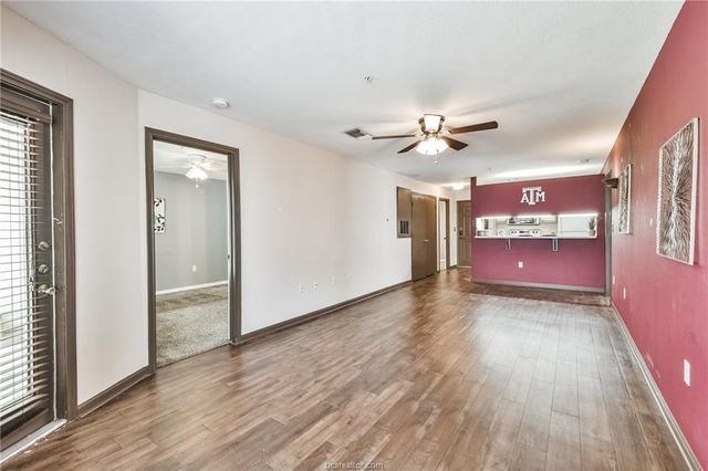 529 Southwest Parkway 203, College Station, TX 77840