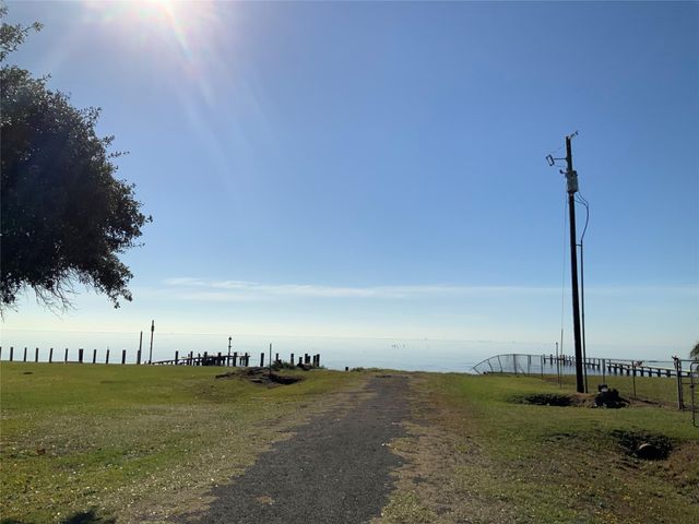 215 Mcneir Street, Anahuac, TX 77514