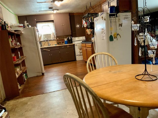 215 Mcneir Street, Anahuac, TX 77514