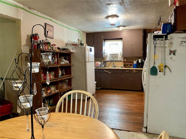 215 Mcneir Street, Anahuac, TX 77514