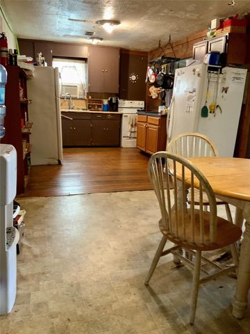 215 Mcneir Street, Anahuac, TX 77514