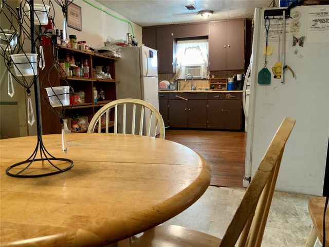 215 Mcneir Street, Anahuac, TX 77514