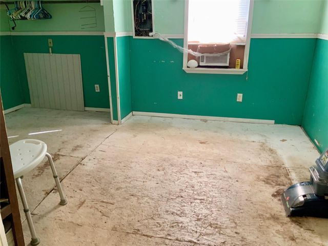 215 Mcneir Street, Anahuac, TX 77514