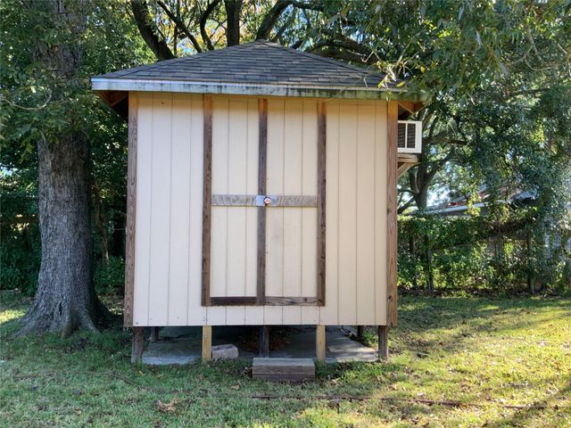 215 Mcneir Street, Anahuac, TX 77514