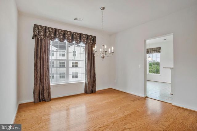 7315 BROOKVIEW RD #302, Elkridge, MD 21075
