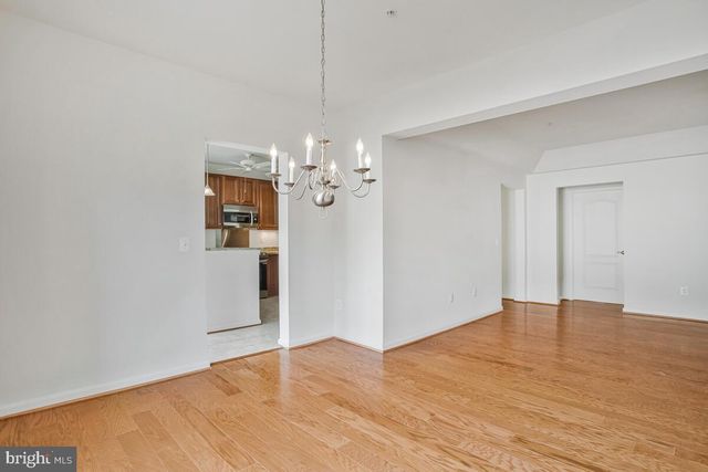 7315 BROOKVIEW RD #302, Elkridge, MD 21075