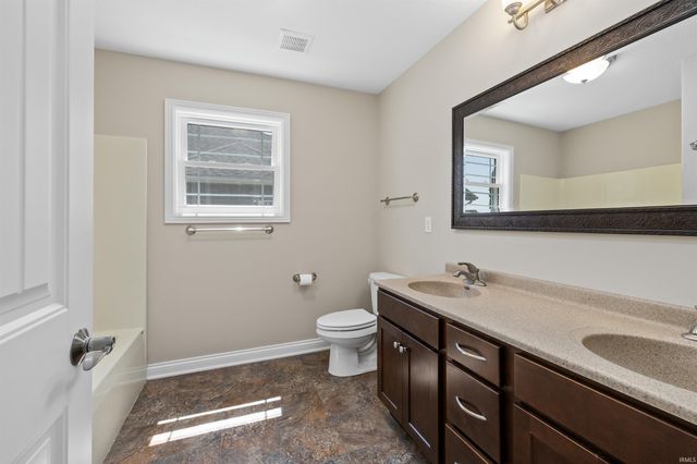 115 Lane 271, Hamilton, IN 46742