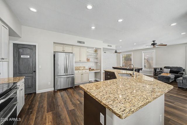 1694 E CAMPBELL Avenue, Gilbert, AZ 85234