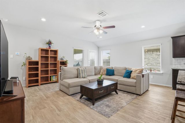 11016 33rd Avenue N, Texas City, TX 77591