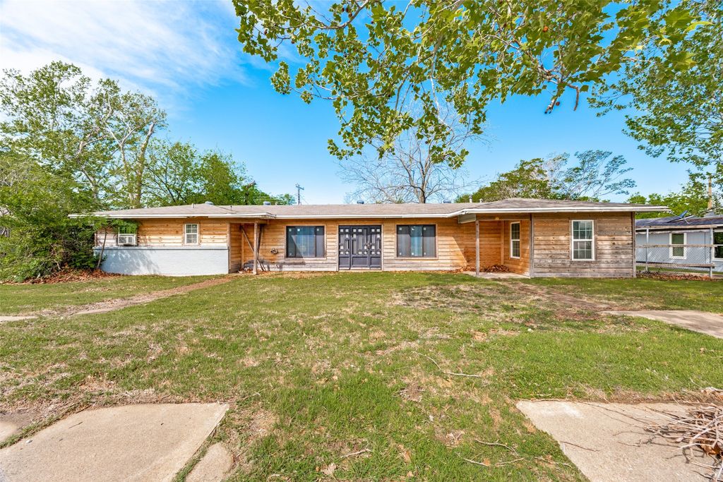 17 Macarthur Drive, Denison, TX 75020