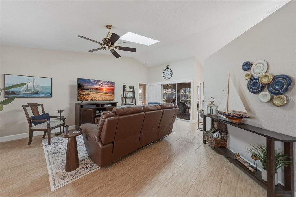 Image 16 of property listing at 803 LUCIA DRIVE, Punta Gorda, FL 33950