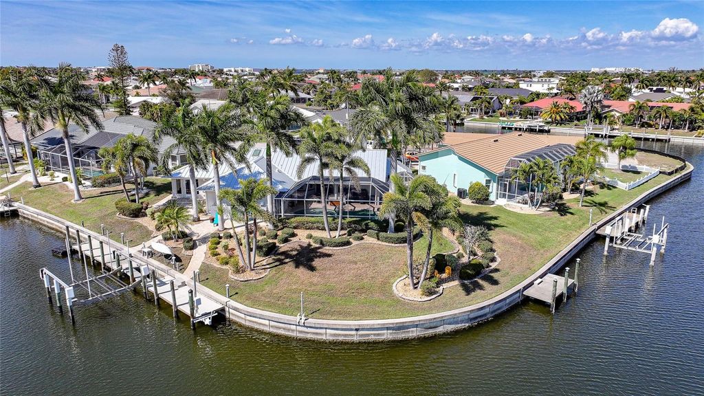 Image 3 of property listing at 803 LUCIA DRIVE, Punta Gorda, FL 33950