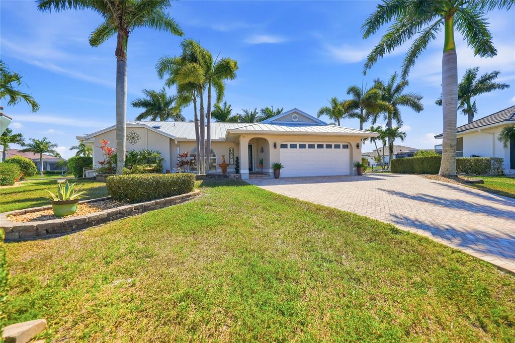 Image 8 of property listing at 803 LUCIA DRIVE, Punta Gorda, FL 33950