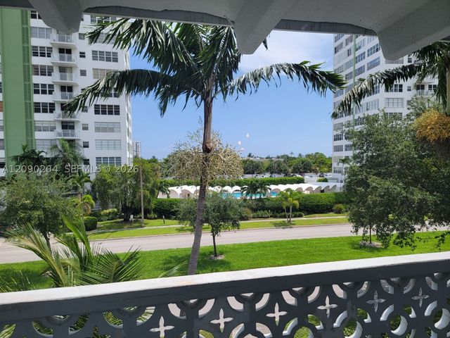 2005 Sans Souci Blvd 305, North Miami, FL 33181