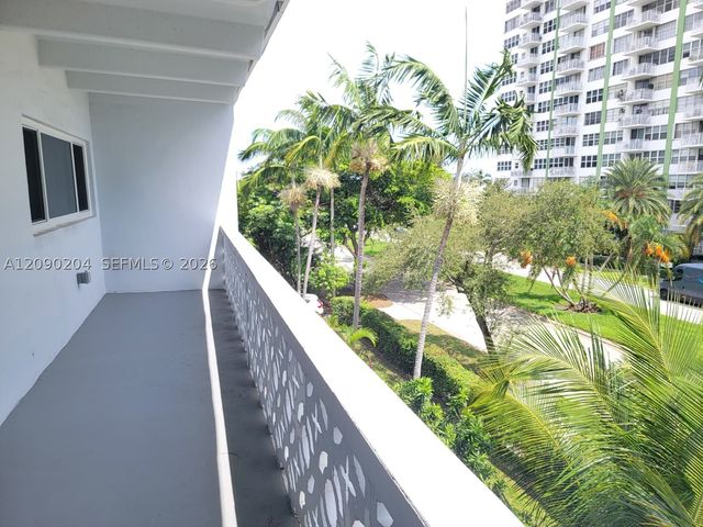 2005 Sans Souci Blvd 305, North Miami, FL 33181