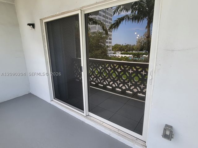 2005 Sans Souci Blvd 305, North Miami, FL 33181