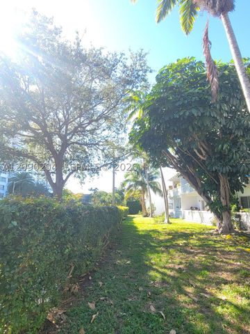 2005 Sans Souci Blvd 305, North Miami, FL 33181