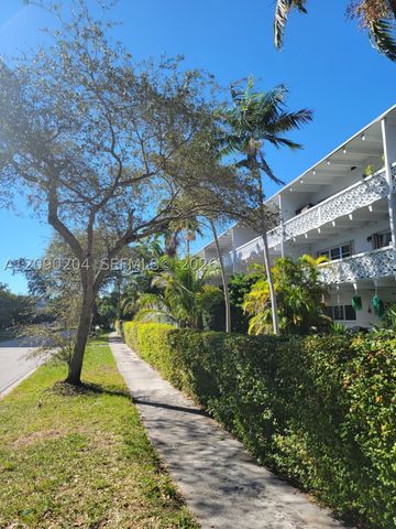 2005 Sans Souci Blvd 305, North Miami, FL 33181