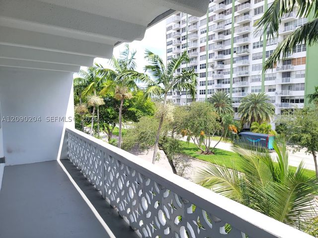 2005 Sans Souci Blvd 305, North Miami, FL 33181