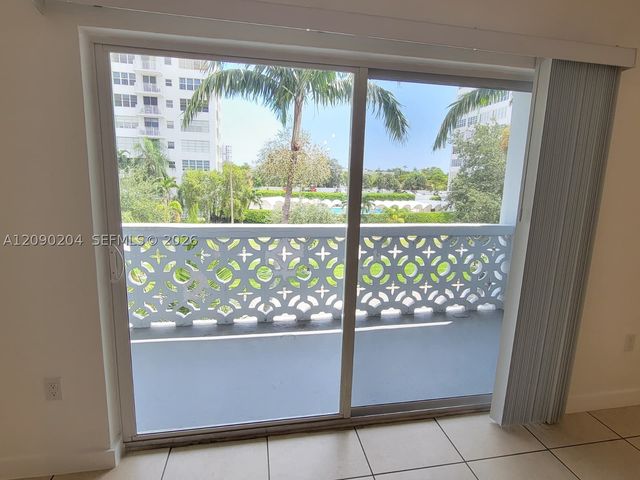 2005 Sans Souci Blvd 305, North Miami, FL 33181