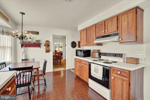 2770 CARNEGIE RD, York, PA 17402