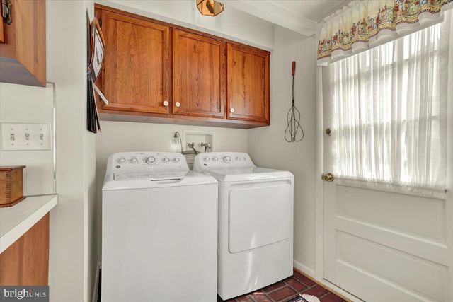 2770 CARNEGIE RD, York, PA 17402