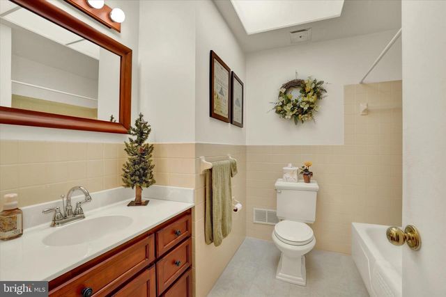 2770 CARNEGIE RD, York, PA 17402